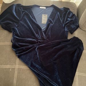 BRAND NEW WITH TAGS DRESS-BLUE VELVET PERFECT FOR FALL WEDDING GUEST 2XL
